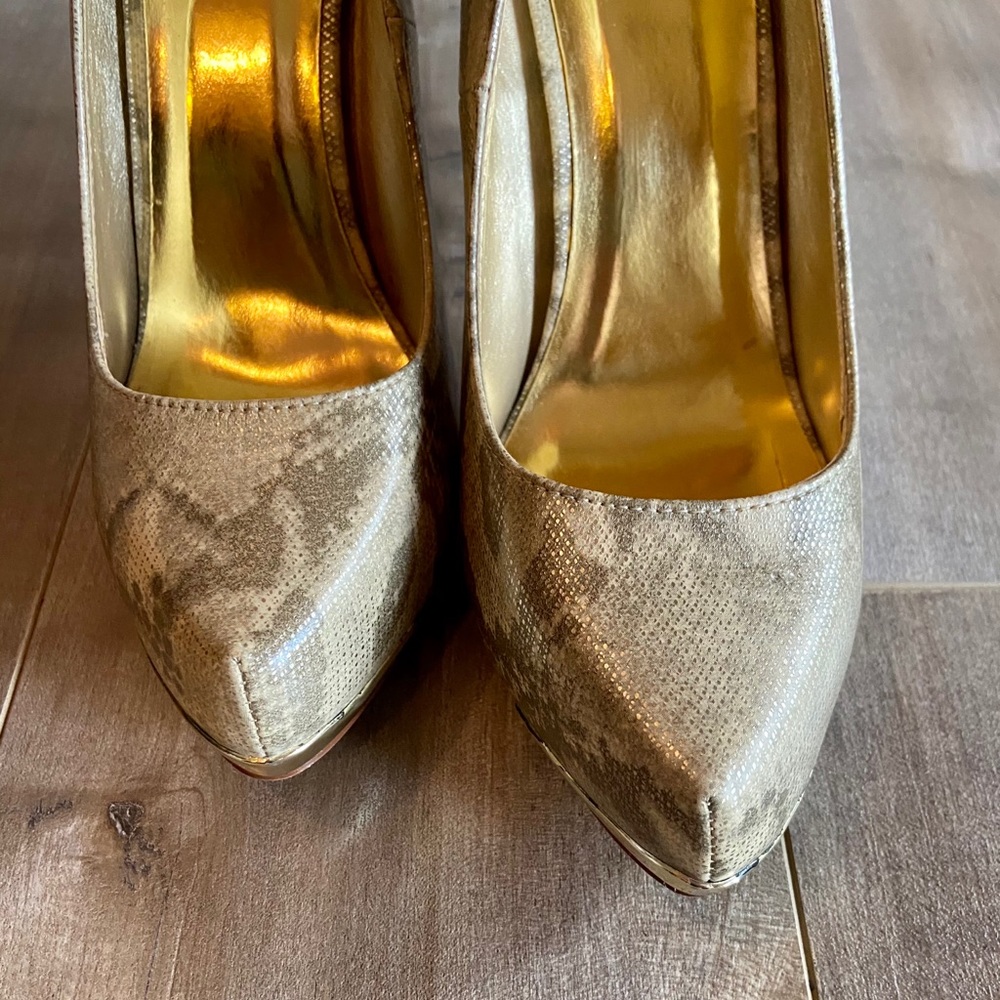 Heart in D Metallic Python Platform Heels - Picture 8 of 13